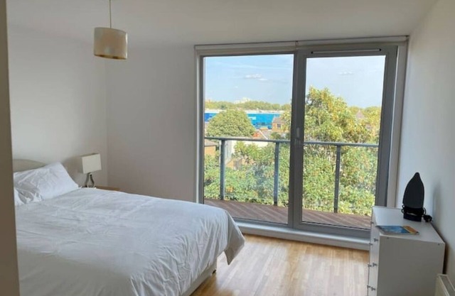 2-Bed Penthouse in Hackney