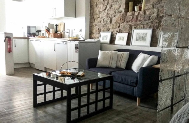 2 Bed Studio - Historic Charm and Design - Living-in-History