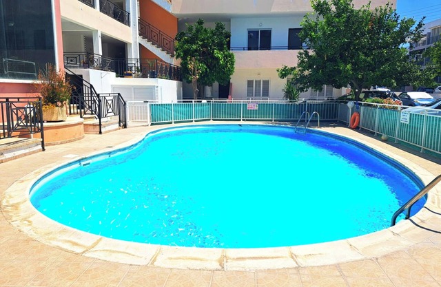 2 Bed Top Floor Apartment with Lift and Swimming Pool on quiet Complex