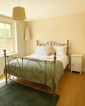 2 bed Town Apartment