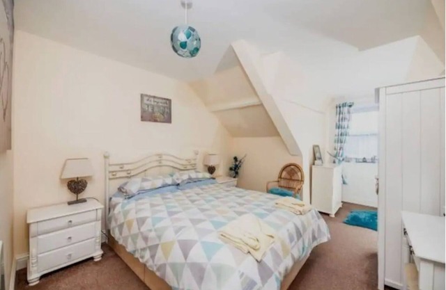 2 Bed Victorian Flat near Seafront, Central Penzance