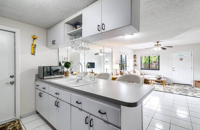 2 Bed2 Bath House with Backyard Jacuzzi