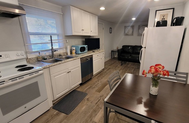 Private ranch style home - 15 minutes to downtown Raleigh and RTP.