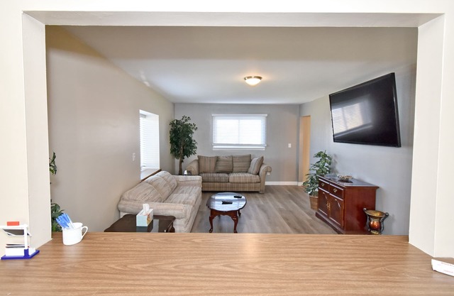 2 Bedroom, 1 Bath, Upper level, Sleeps 8, Boat Well Included, Near Boat Launch