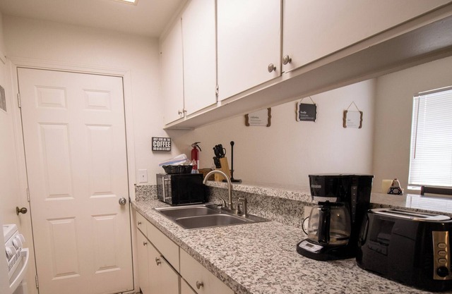 2 bedroom 2 bath apartment near main street
