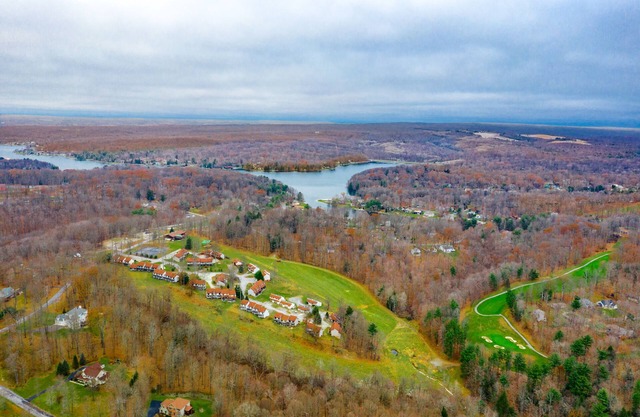 2 Bedroom, 2 Bath Condo in Lakeside Resort Community (1 Queen & 2 Twin Beds)