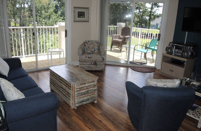 2 Bedroom/ 2 Bath Condo within walking distance to food, golf, and the Pool!