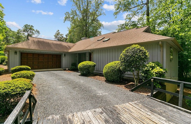 2 Bedroom 2 Bath - Pond Views - Walking distance to U.S. Open Clubhouse