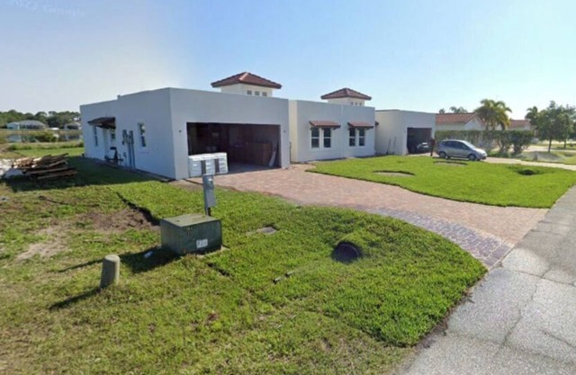 2 bedroom 2 bathroom duplex 15 minutes away from the beach