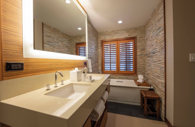 2-Bedroom Villa + Golf/Water Views w/ADA Access