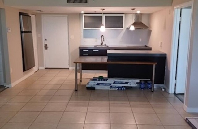 2-bedroom/ 2 bathroom condo in fabulous Clearwater with AC & fitness room.
