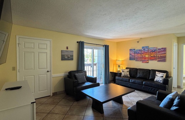 2 chambres 2 salles de bain complètes Poolview Condo - dort jusqu'à 8