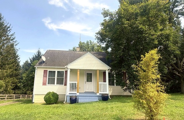 2 Bedroom 4 person house with private hot tub on Rural Estate