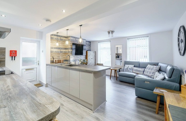 2 bedroom accommodation in Thornton-Cleveleys, near Blackpool