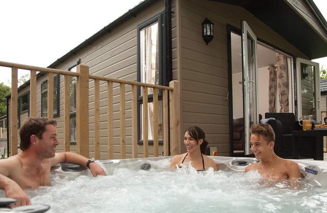 2 bedroom accommodation in Benson-on-Thames