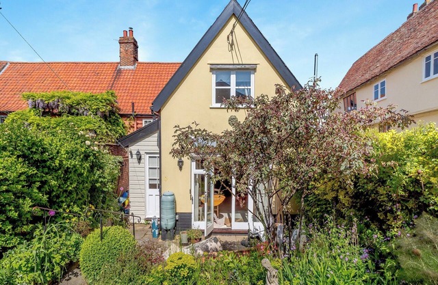 A truly charming character cottage in the heart of a traditional Suffolk village.