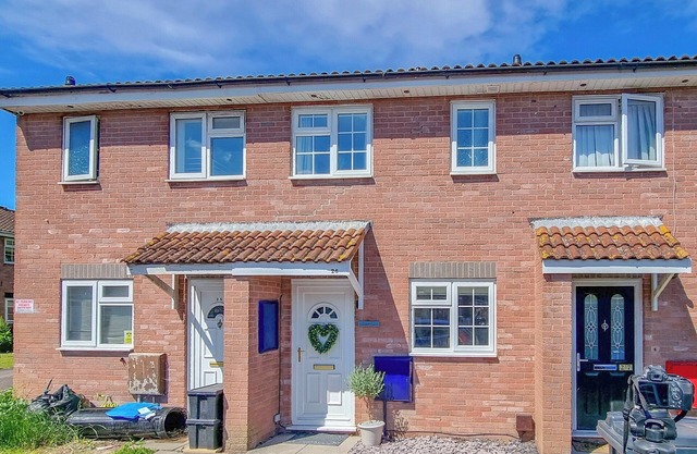 A fantastic home within walking distance of the beach and shops, leave the car behind and relax.