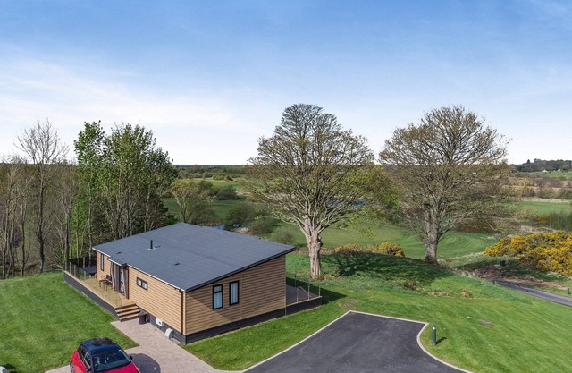 Step into the Stag Lodge, perfectly designed for either one or two couples to enjoy a luxury break.