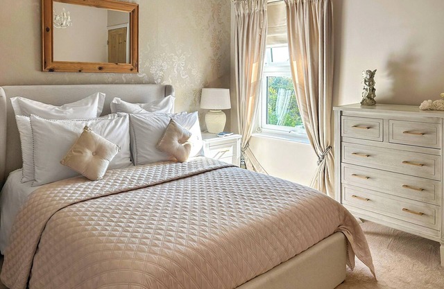 2 bedroom accommodation in Frinton-on-Sea