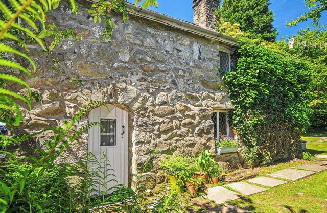 2 bedroom accommodation in near Porthmadog