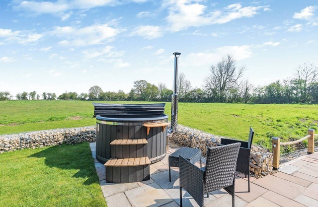 2 bedroom accommodation in South Leverton