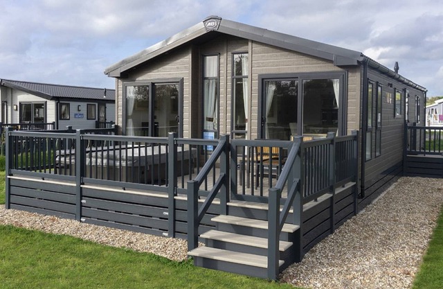 2 bedroom accommodation in Clyst St Mary, Nr Exeter