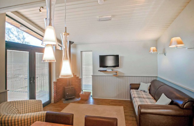 Outstanding lodge with one double with en suite shower and one twin (double by arrangement).