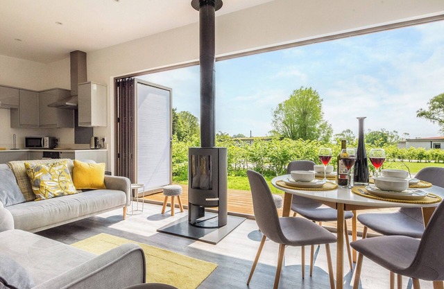 2 bedroom accommodation in East Bergholt