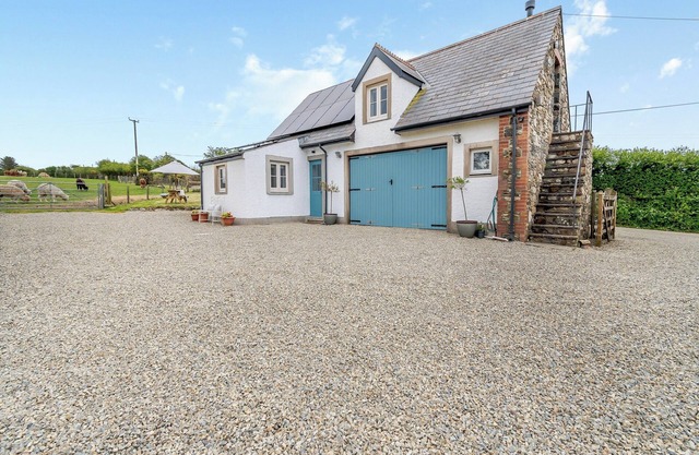 2 bedroom accommodation in Trefin, near St David’s