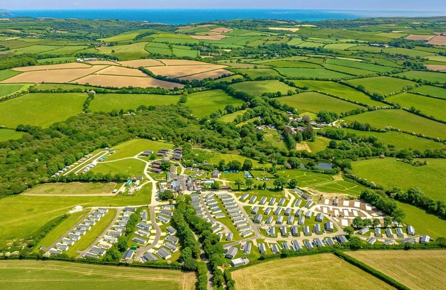 Relax in the pet-friendly Primrose Lodge, a hidden gem nestled near serene lakes.