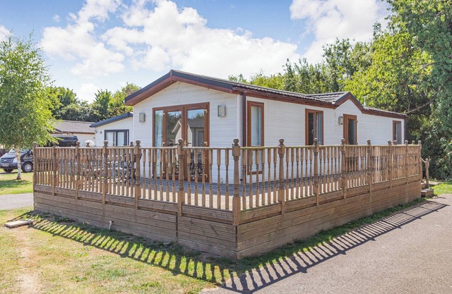 A two-bedroom lodge in a beautiful setting benefitting from great on-site leisure facilities.