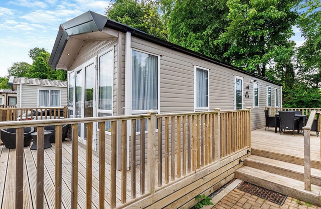 A small and peaceful park, perfect for small families or couples looking to get away.