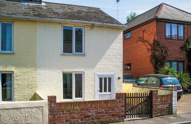 Charming cottage in the beautiful Essex/Suffolk borders close to the River and town of Manningtree.