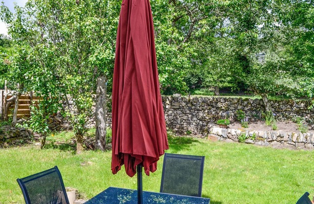 A delightful little cottage in a peaceful rural location with lovely views over open countryside.
