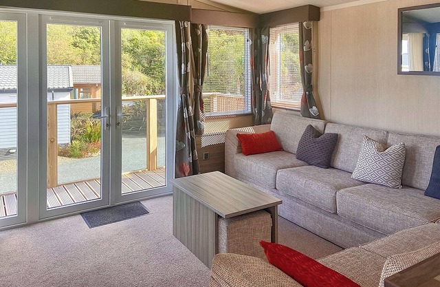 Stylish, luxury lodge with one double bedroom with en suite bathroom and one twin bedroom.