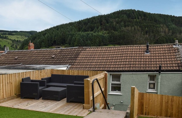 2 bedroom accommodation in Abergwynfi