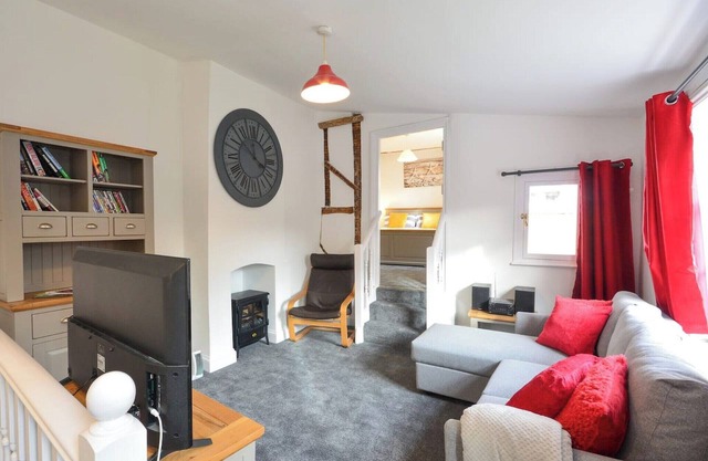 Hidden away, this stunning cottage enjoys a city centre location but without the hustle and bustle.