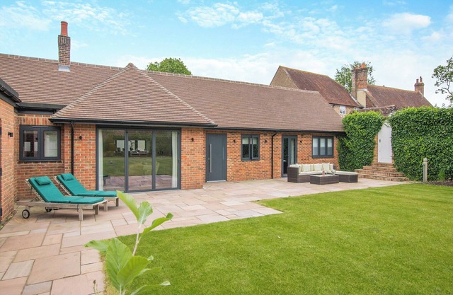 2 bedroom accommodation in Aldingbourne, near Chichester