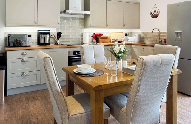 2 bedroom accommodation in East Brent