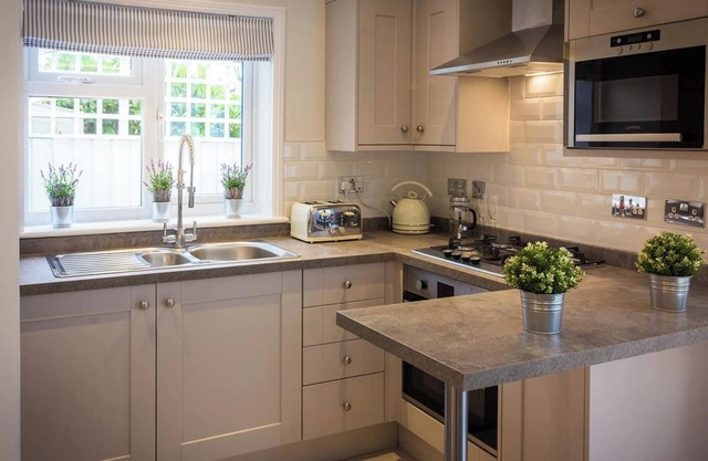 2 bedroom accommodation in Freshwater, Colwell Bay