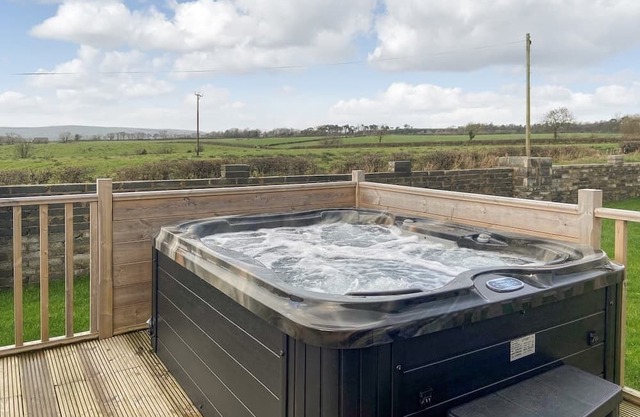 Ballard pods 1 & 2 – sleeps 5 (with sofa bed)
