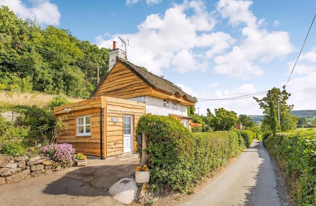 A perfect location for exploring the area whilst being in a very peaceful setting.