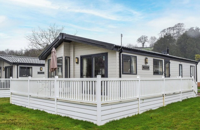 A spacious and stylish detached lodge is set within a well-regared holiday park.