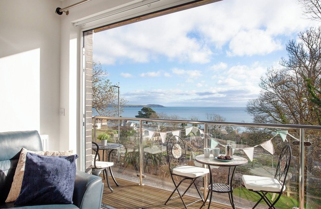 Kamal boasts sea views and access to a private beach just a few minutes’ walk.