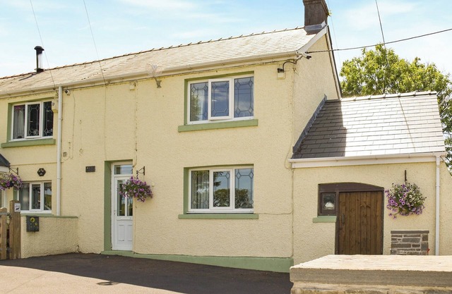 2 bedroom accommodation in Llandyfan, Ammanford