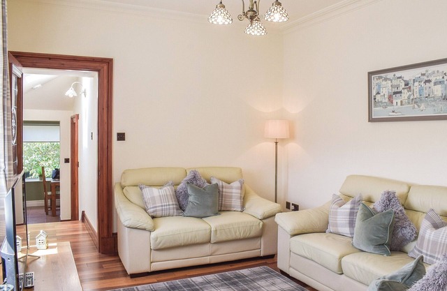 A beautifully presented property within walking distance of the beach and town centre.