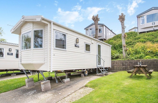 2 bedroom accommodation in Charmouth