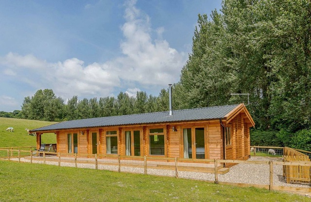 2 bedroom accommodation in Crewkerne