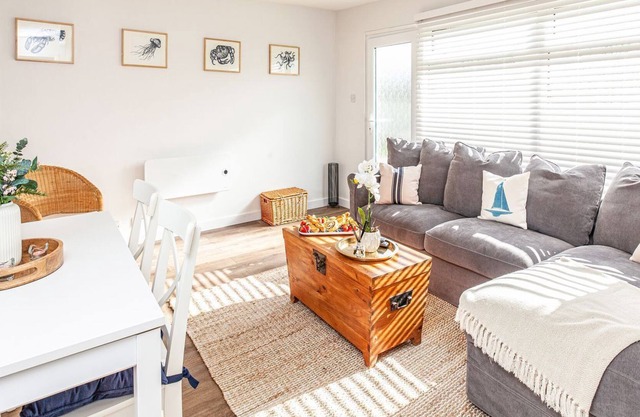 2 bedroom accommodation in Dartmouth