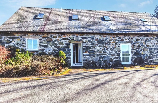 Afthfan is a pet-friendly holiday cottage near Dolgellau and the Mawddach Estuary.
